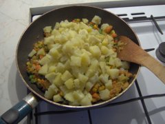 Filé s cibulkou, zeleninou a brambory