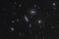 Galaxie NGC3190 a okol