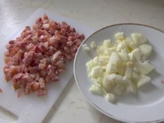 Nakrájení masa a cibule